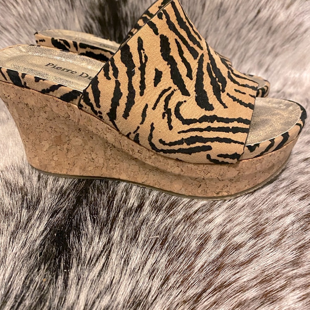 Tiger print wedge, very comfortable